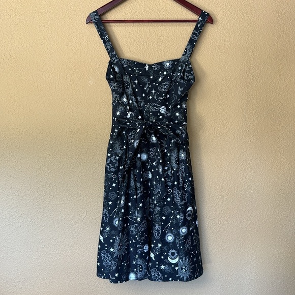 EvaRose Fold-over Fit & Flare Lunar Print Women Dress W/ Padded Bust & Pockets - Picture 4 of 10